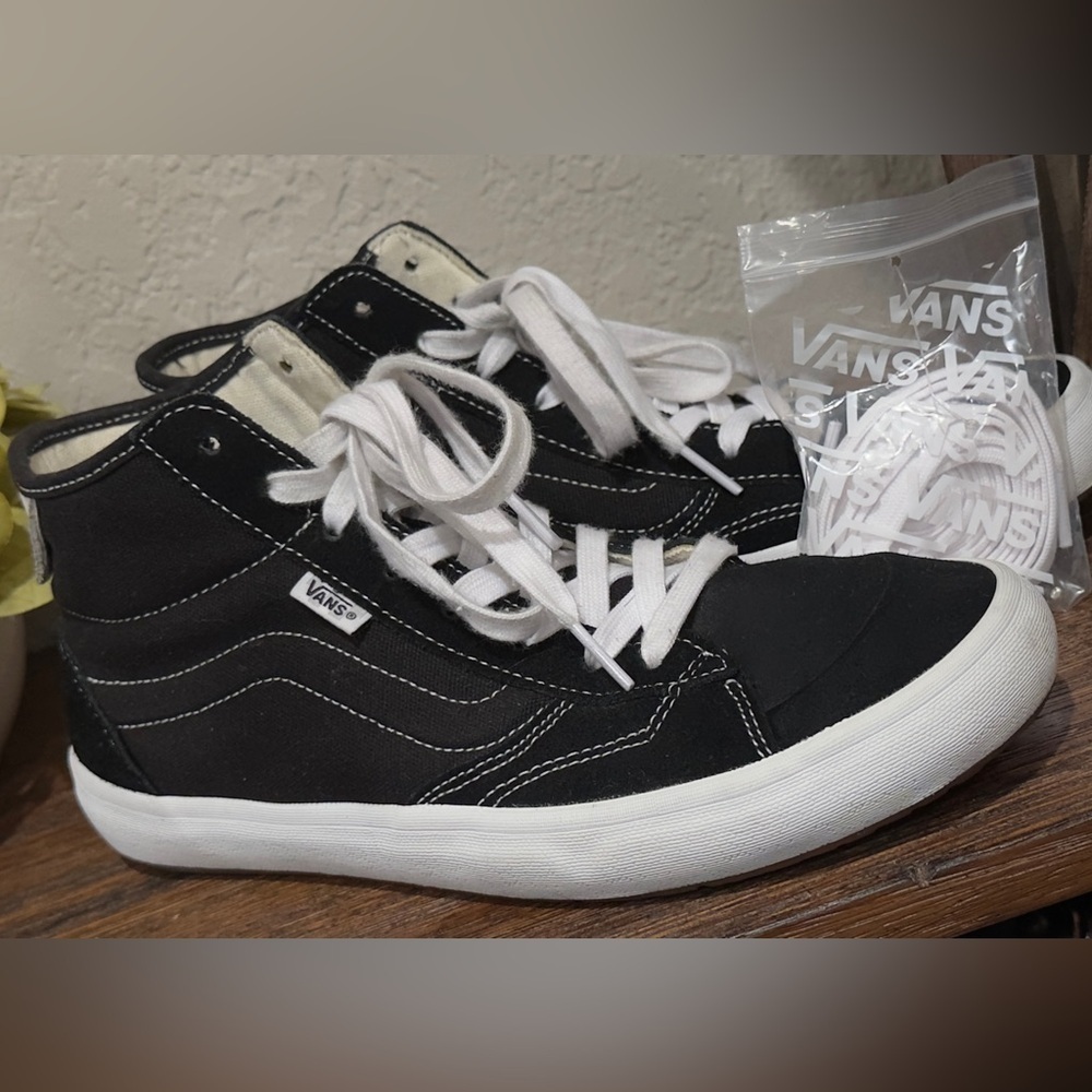 Vans The Lizzie - Black/White MEN'S 9.0 SIZE WOMEN'S 10.5 like new super clean